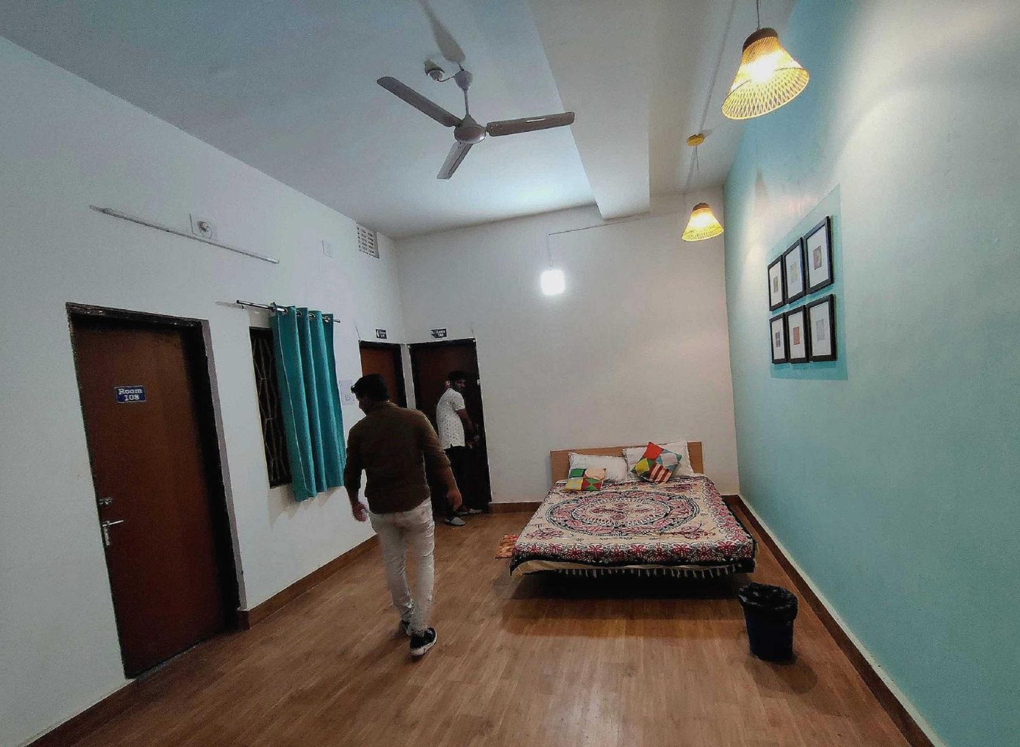 Hotel O Housefull Residency Khandagiri Exteriör bild